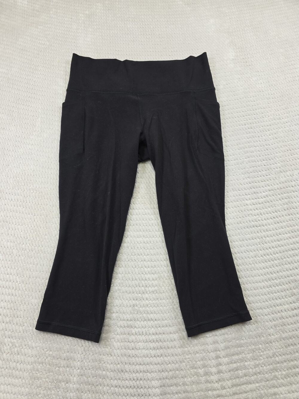 Athleta Leggings Womens Large Salutation Stash Capri Black